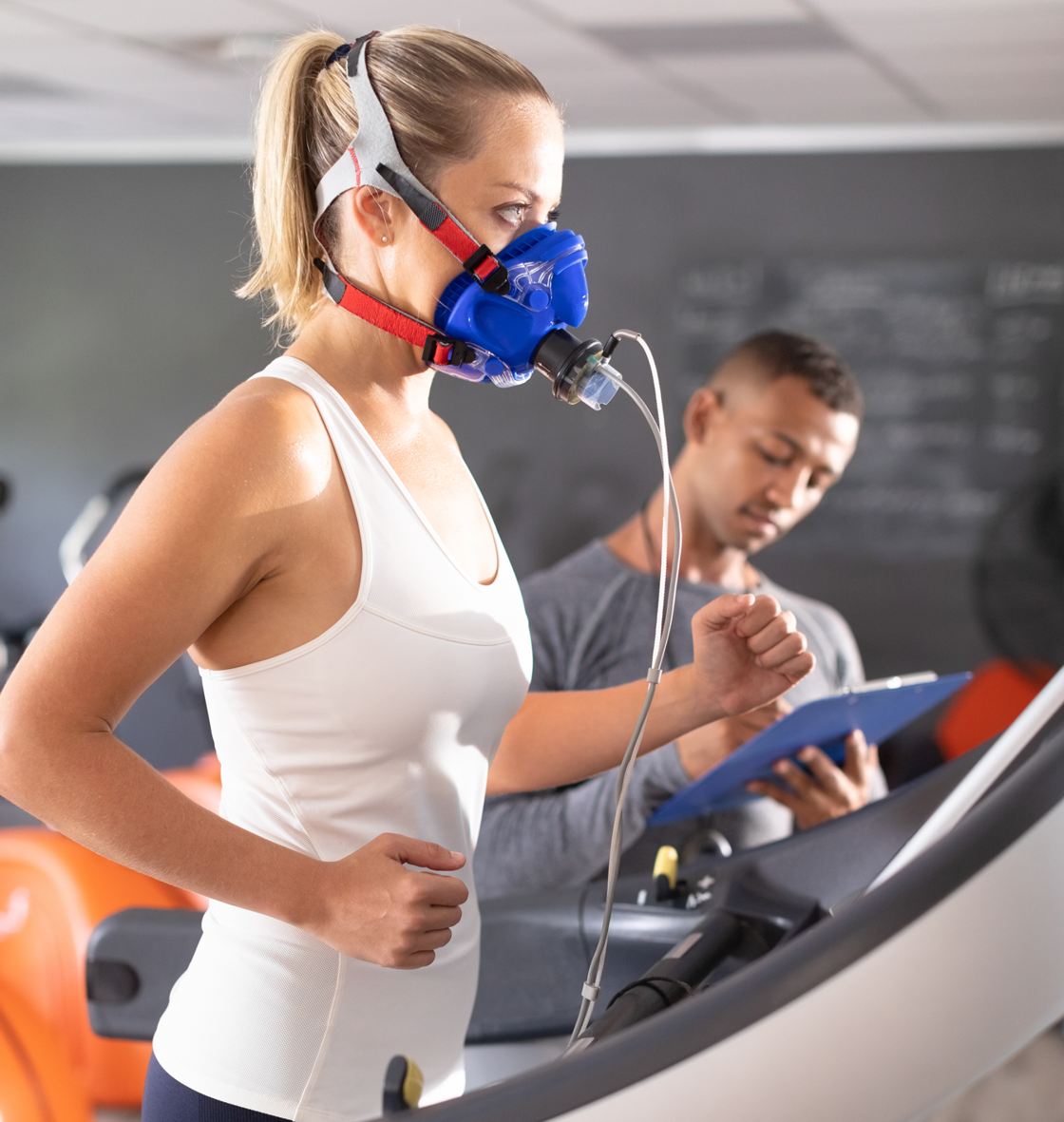 Triathlet beim Schwimmen im Freiwasser